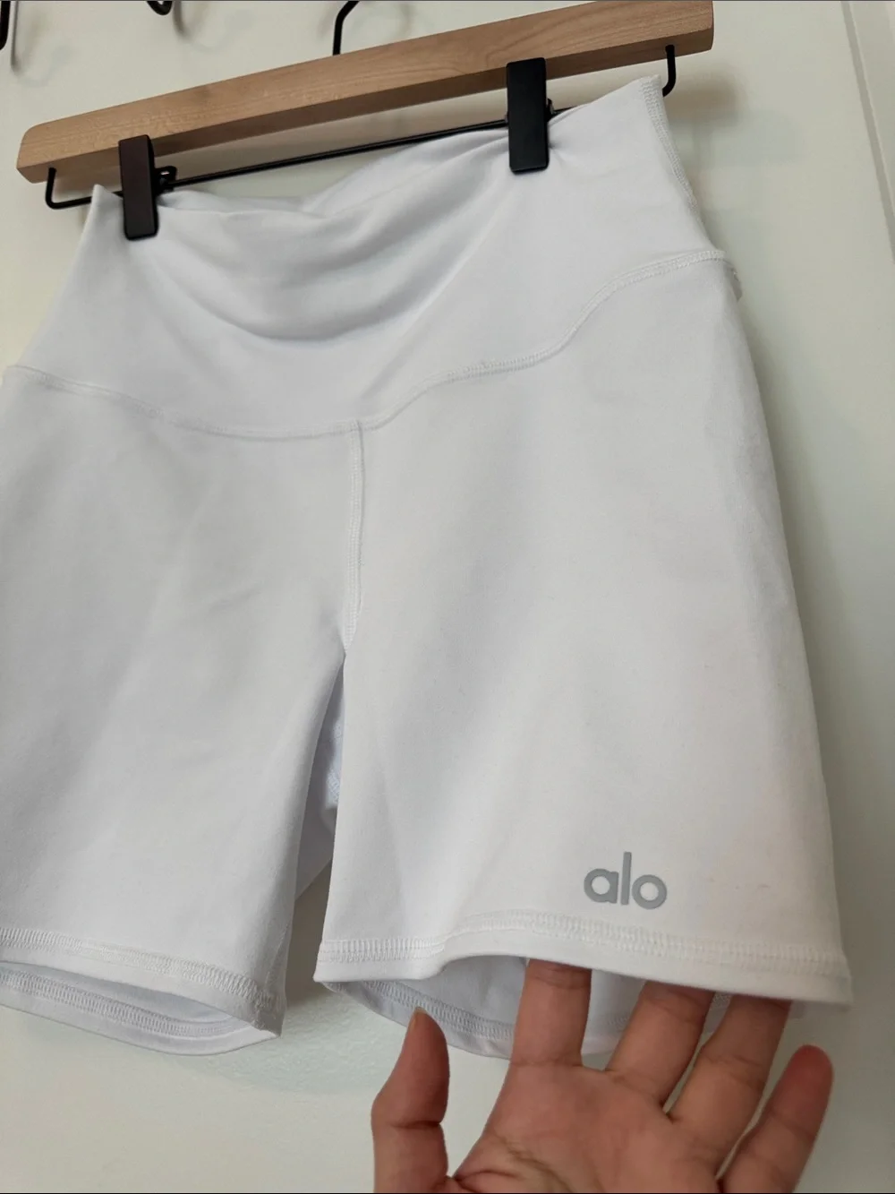 ALO Yoga Airbrush High Waist Biker Short White Size Small